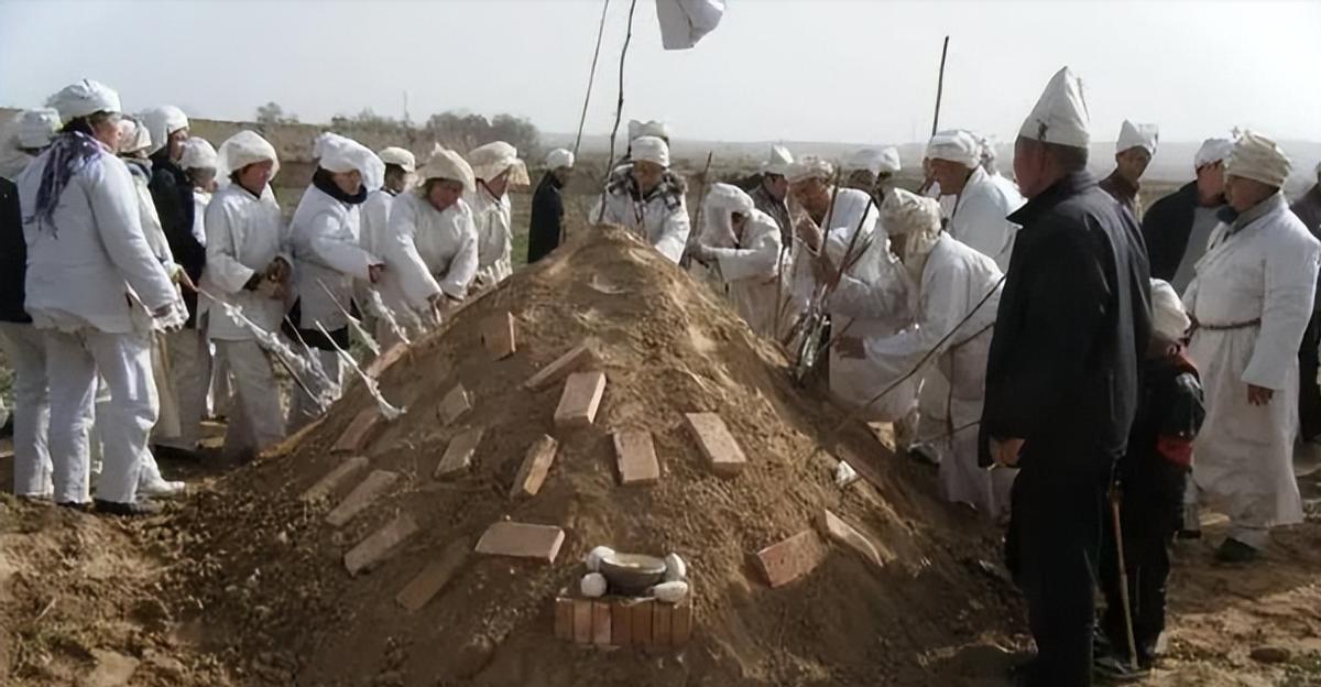 土葬不一定是最好的，人死后，身体还是“活的”！大部分人根本不知道，其实人在死后埋