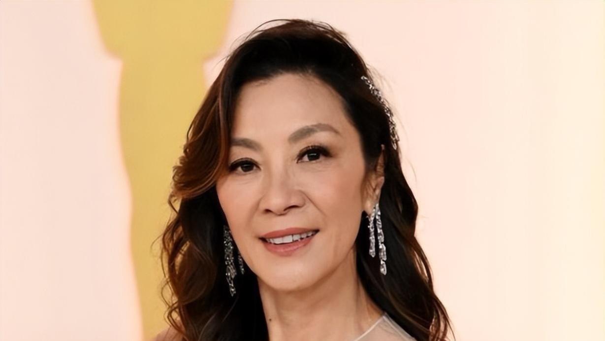 胡静：嫁给马来西亚富商，丈夫为了不和她分房睡，甘愿割掉扁桃体