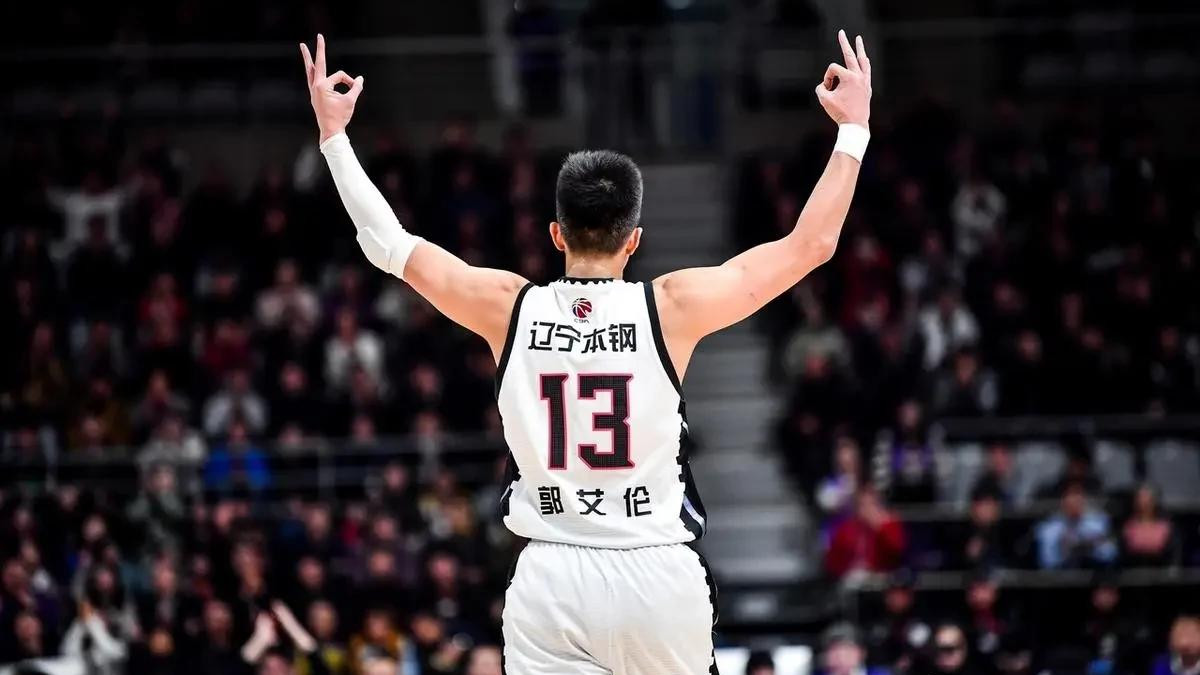 郭艾伦要能恢复得像库里一样，那他的13号球衣也会在辽宁队退役吧