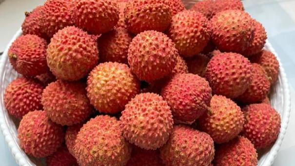 挑选荔枝看头型：尖头圆头大不同！4招教你选肉厚核小爆汁果