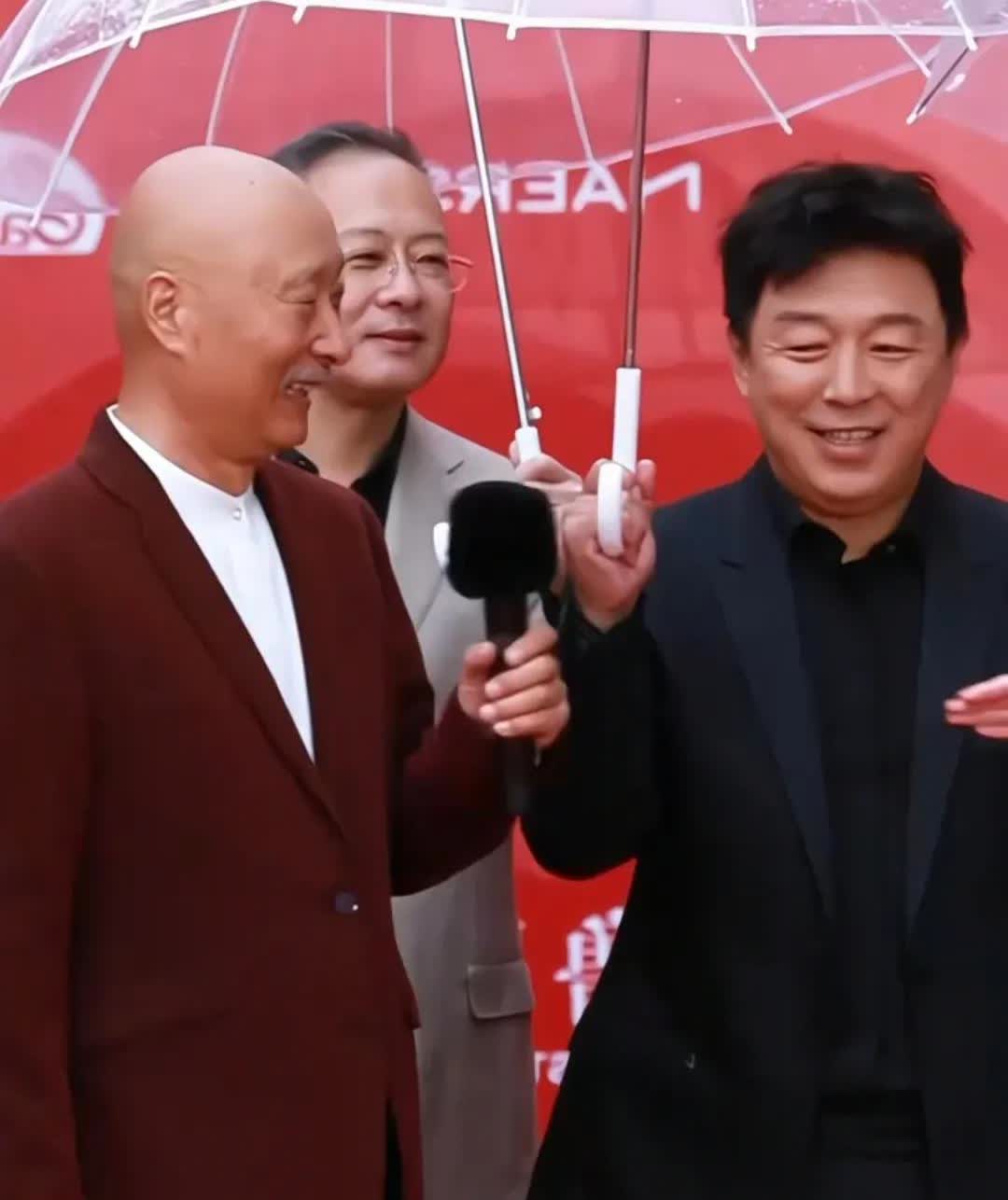 黄渤悬着的心可以放下了，虽然零片酬出演《戏台》，但可以拿分成，已现在陈佩斯的影响