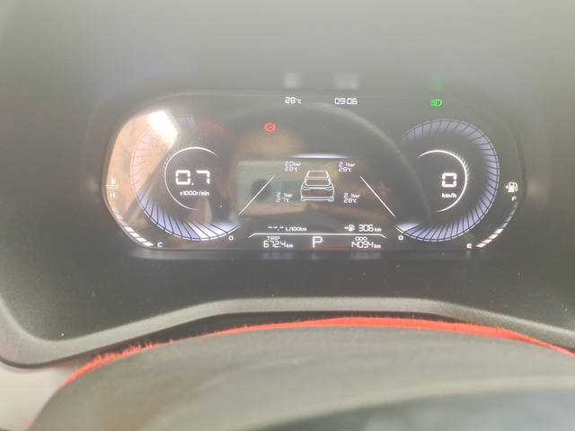 一年后的评价
买车一年了，当时落地98000，包括购置税保险。没想到半年时间就掉