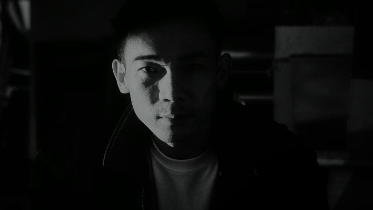 赋彩以载道，积痕而成章———记著名油画家黄承林先生