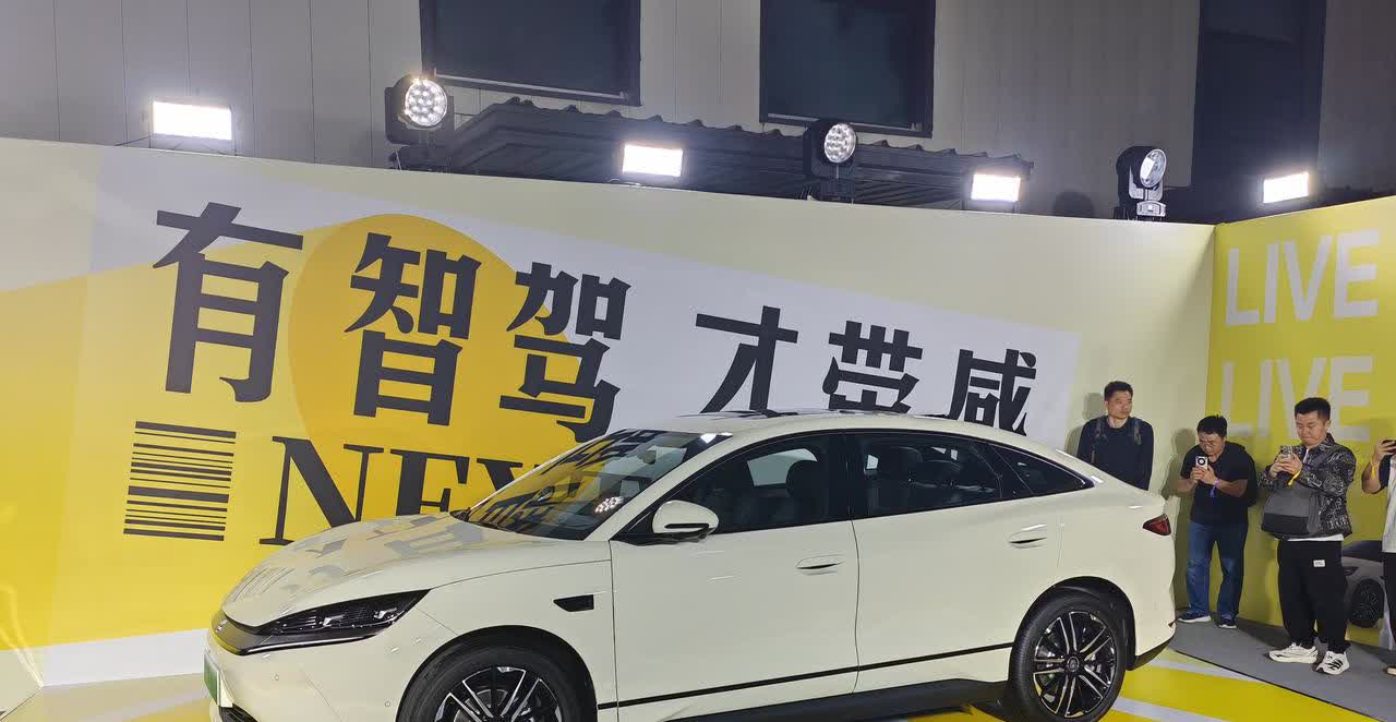 比亚迪将e平台evo甚至超级e平台的部分技术赋能给11万价位的入门纯电车型，智驾