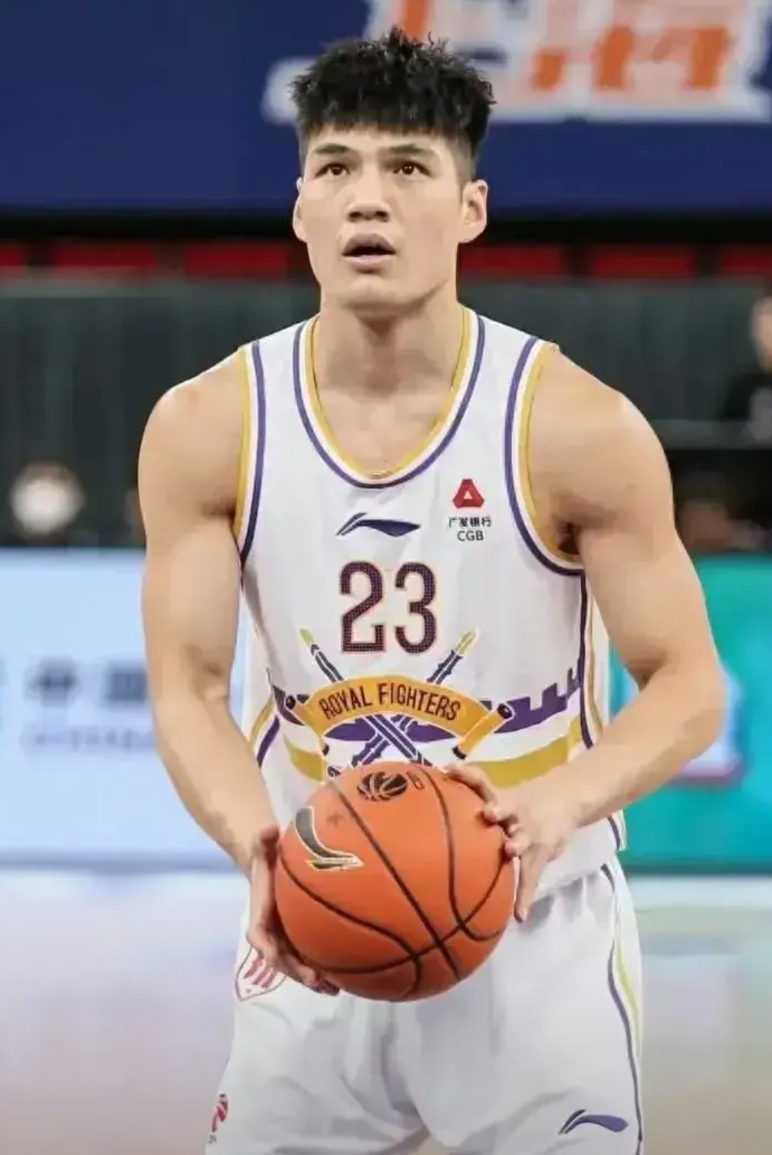 太欺负人了，北控114-118不敌山东，一战打出了2个无可争议的事实！

1.陈