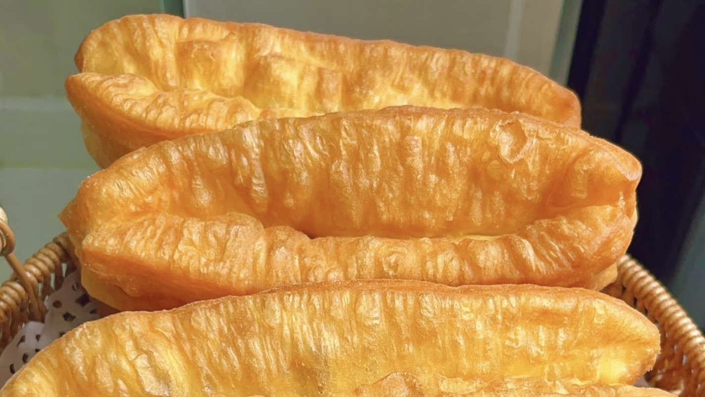 自炸油条：酥脆蓬松的快乐，自己在家就能造！