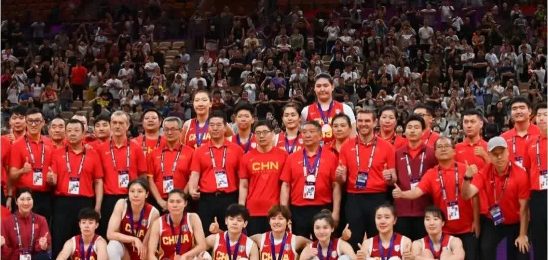 主力五人合起来拿13分

这比赛把遮羞布直接撕烂

宫鲁鸣忍了一个月，还