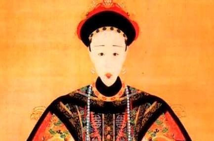 1834年冬天，皇后对52岁的道光皇帝说："今晚让我的宫女，陪您睡觉吧"。道光皇