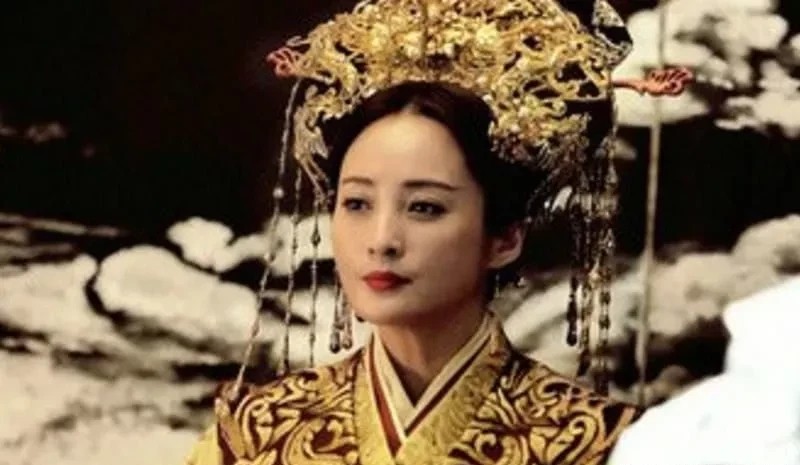 1137年，任得敬把17岁的女儿献给西夏皇帝。对于女人，夏崇宗李乾顺来者不拒，多