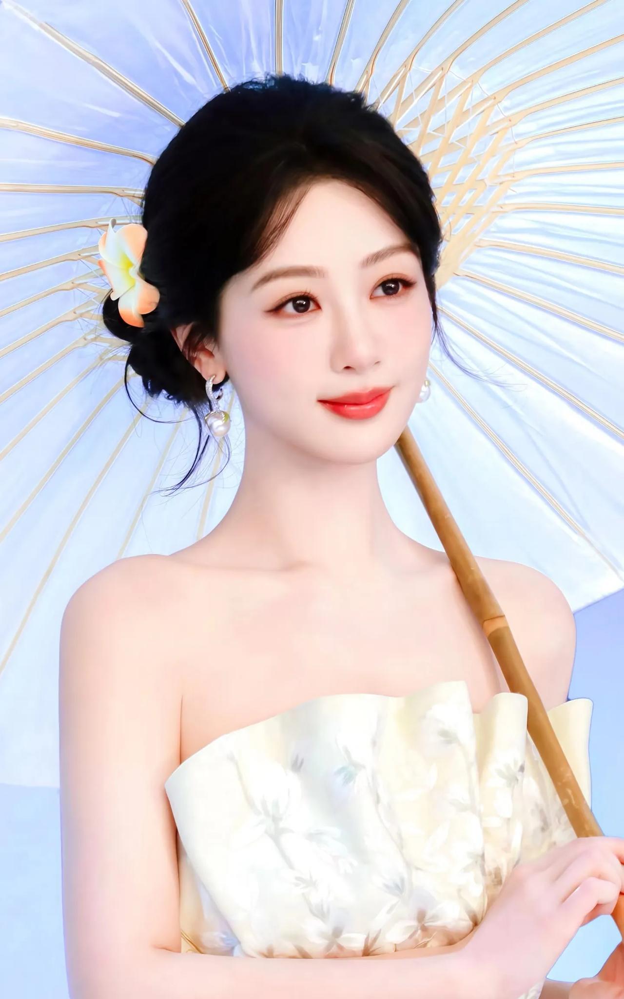 板上钉钉！
白玉兰评委公开力挺
杨紫的白玉兰视后稳了。
白玉兰评委张挺在接受采访