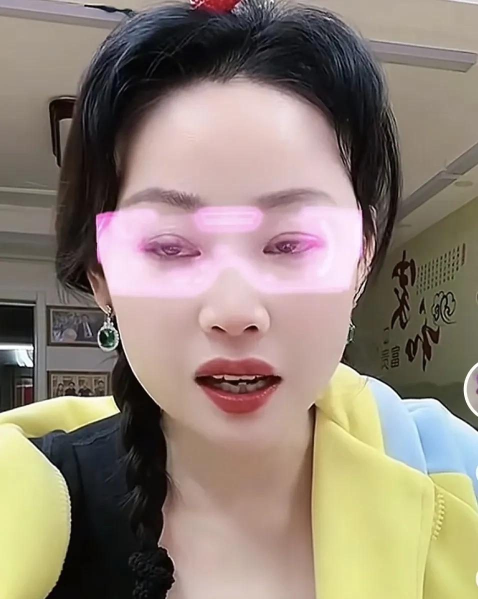 草帽姐卖货不该赌咒家人
刚刚浏览了草帽姐徐桂花的直播间，她正在代言一款名为“美白