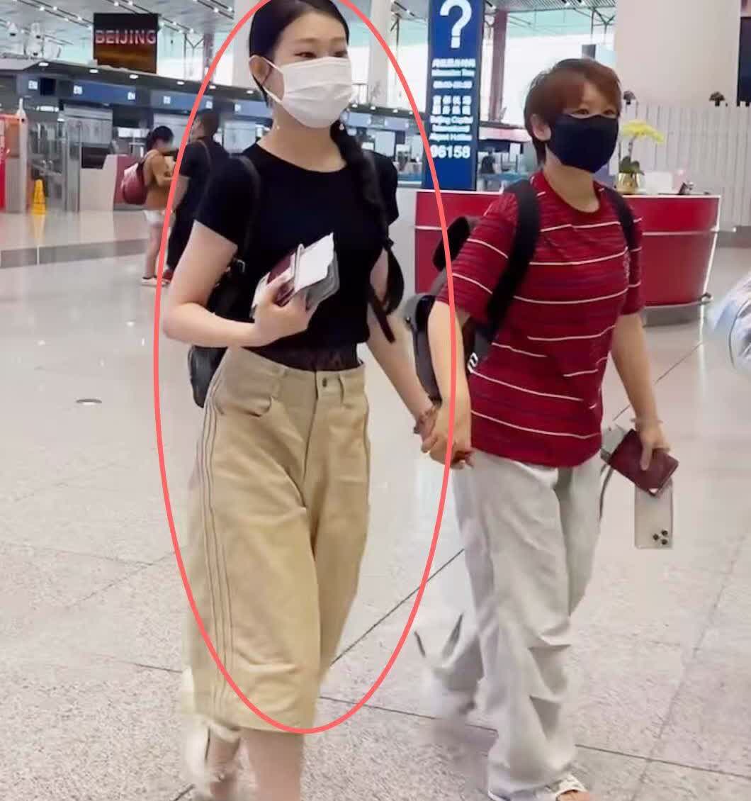 有个事，

我一直不敢说，

我感觉小沈阳的女儿沈佳润有一个很明显的问题