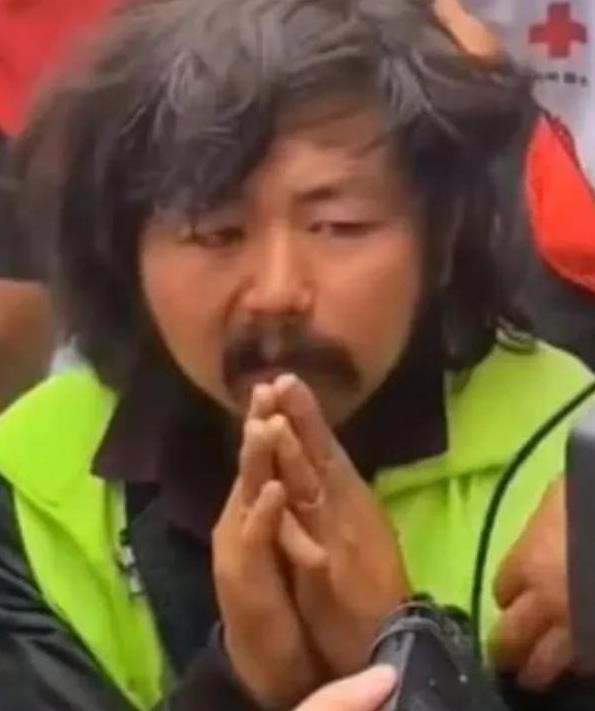 拾荒残疾人胡雷的善举感天动地，他为啥没有评上“感动中国人物”？
我是这样理解的，