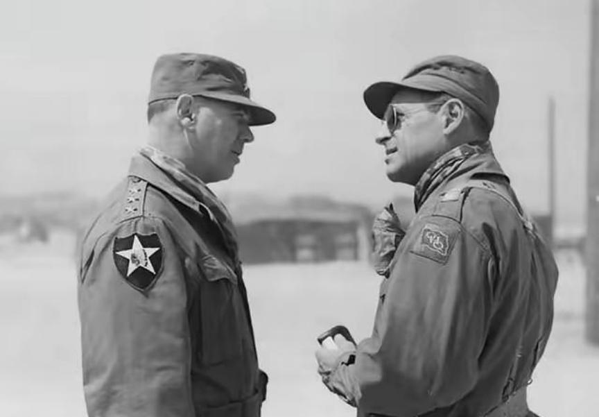 1951年，铁原阻击战结束后，63军军长傅崇碧陷入昏迷，醒来后，他看到彭德怀就在