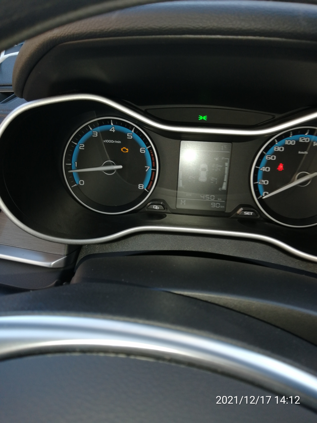 新车车内一直不停的哒哒的响是电池阀吗
刚提吉利帝豪几天一堆毛病，第一天智能屛播放