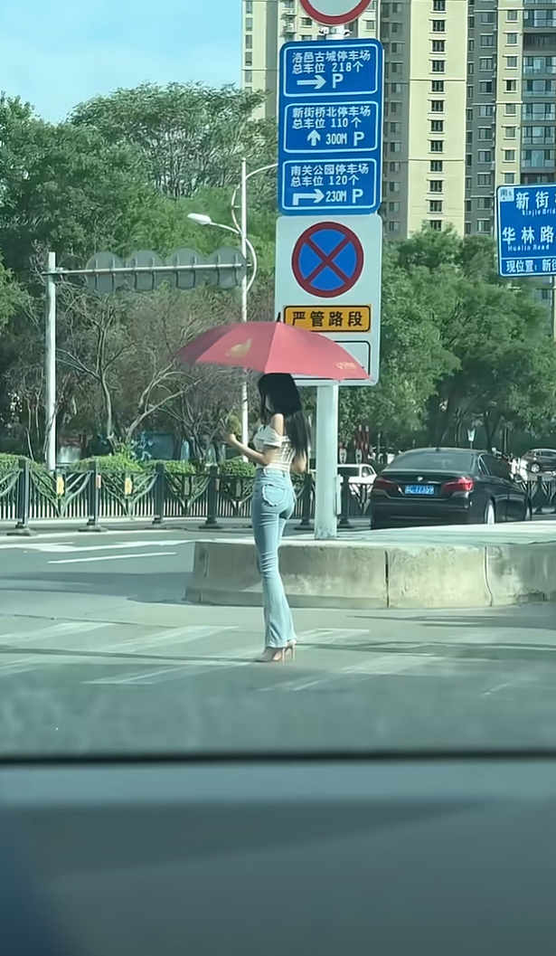 牛仔裤穿出了瑜伽裤的感觉