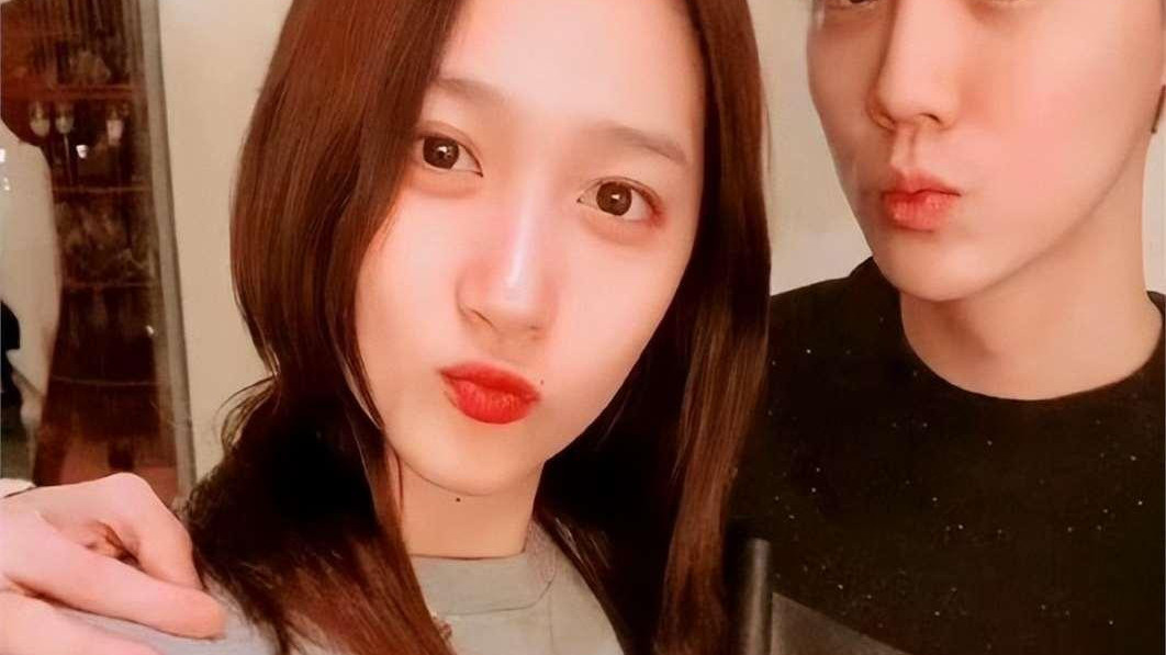 鹿晗怒了！多平台告黑不回应分手传闻，关晓彤称享受忙碌没想结婚