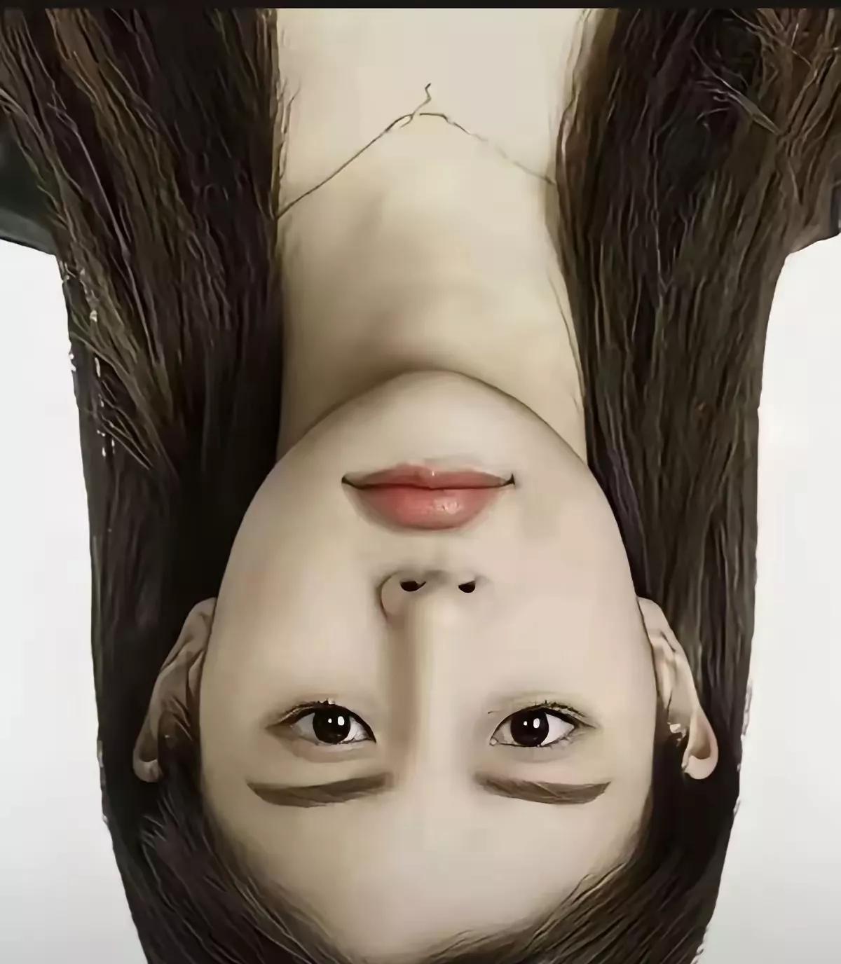 就这么看，美少女颈项女玉，唇红齿白，弯眉如月，笑意惹人醉，多么想牵她手，温馨细语