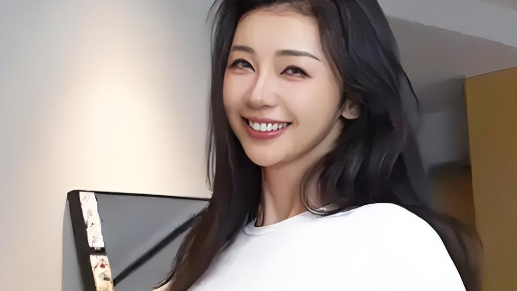 孕肚藏不住！前央视NBA女神张曼源闪婚健身教练，178cm身高显娇小