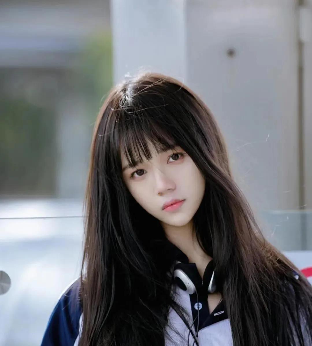 女孩子在外的十五条“保命”规则。
家有女儿的家长，如果你家孩子马上要离开你，那么