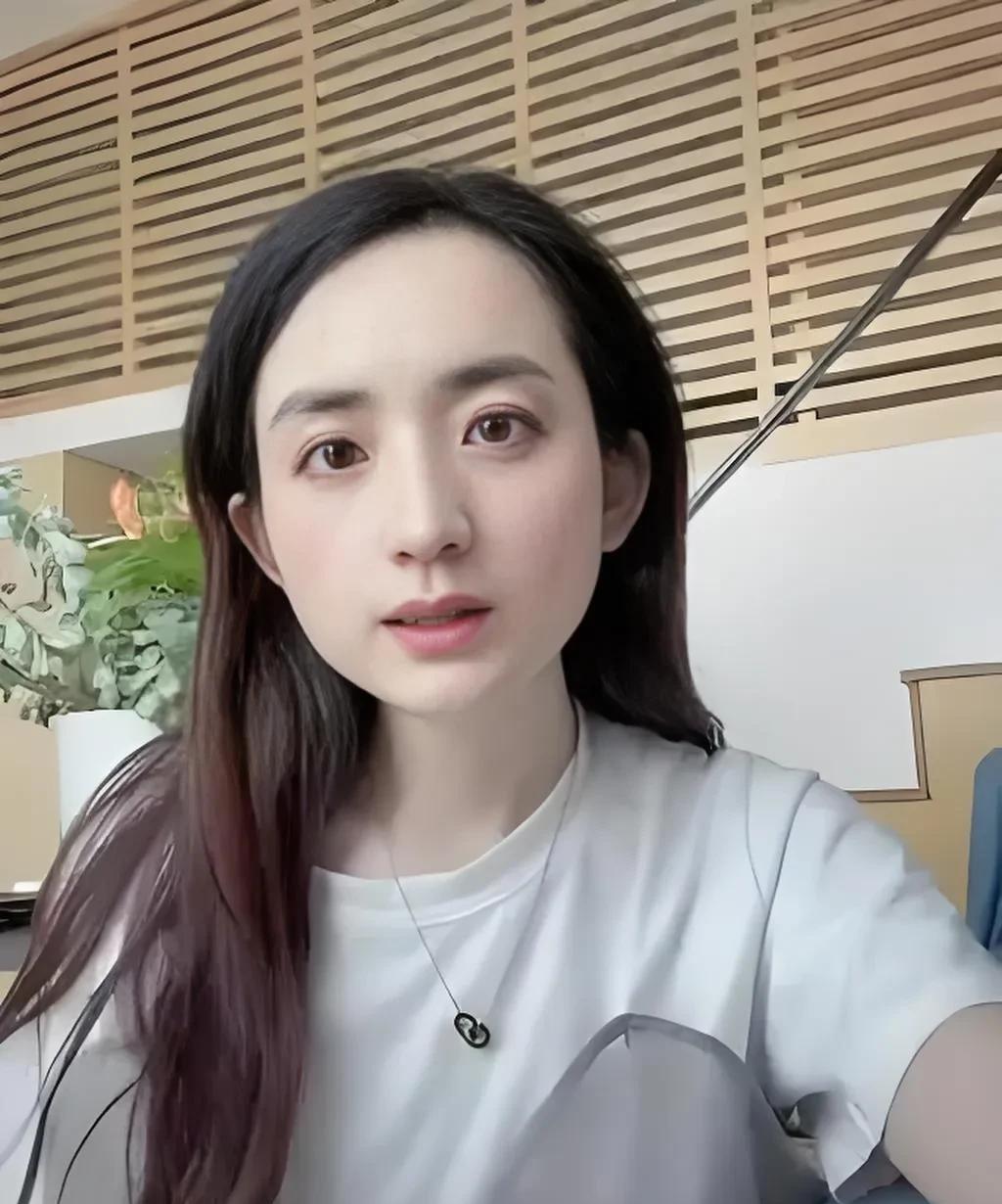 大龄网红剩女雅典娜遭到杀猪盘诈骗后，深刻领悟到，她要找个门当户对的男友，不再向下