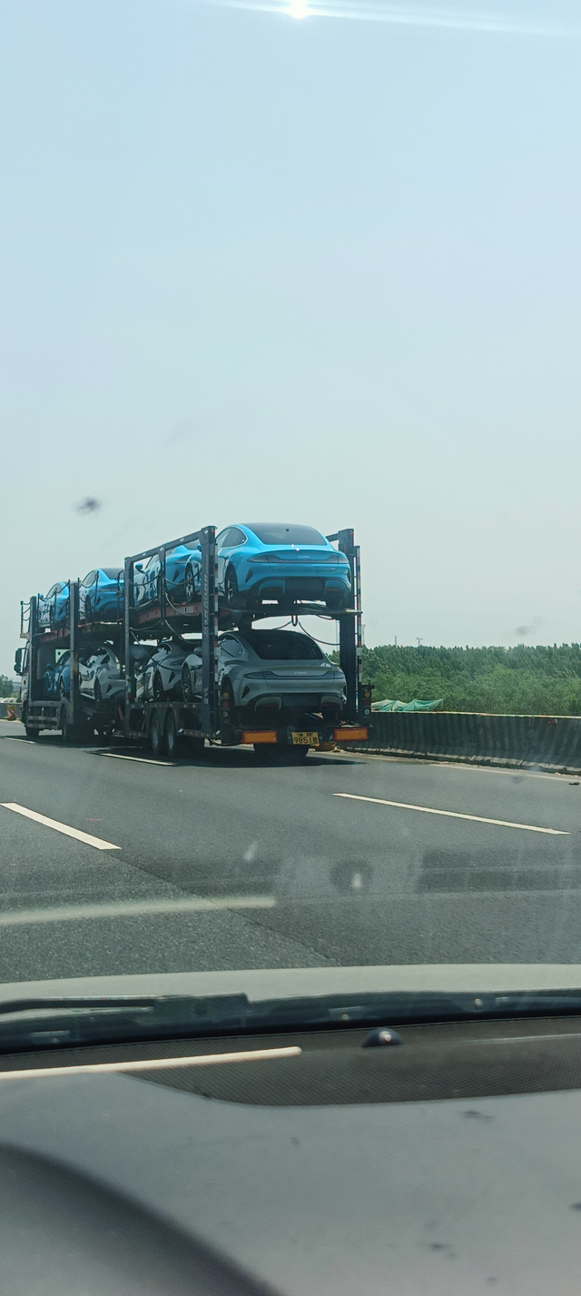 小米su7
拍摄于京台高速济南段