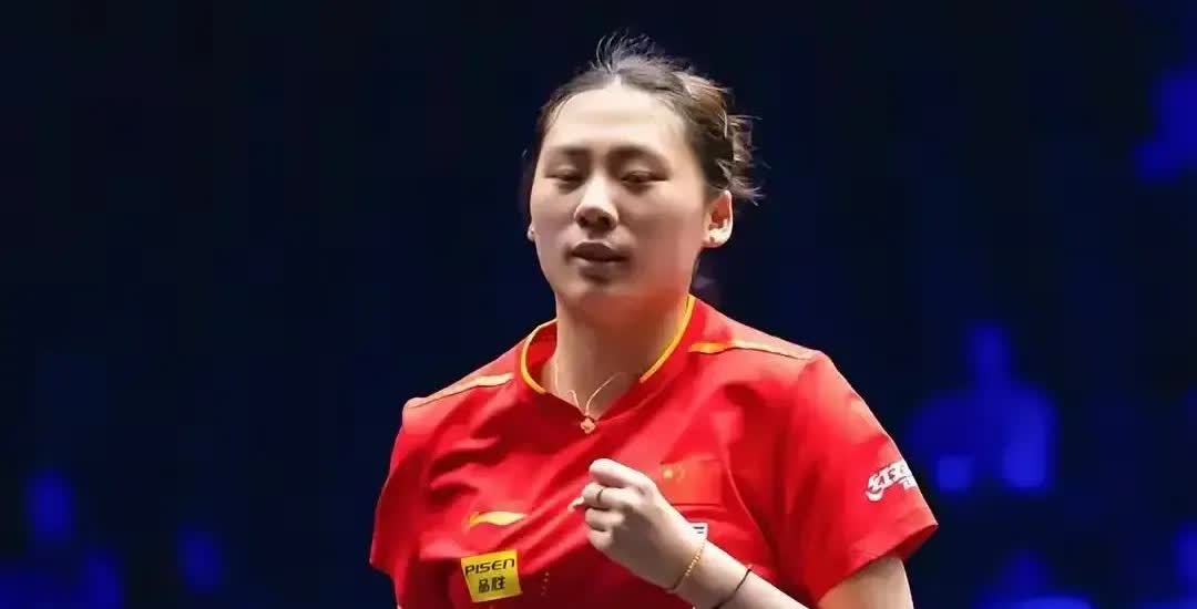 请大家给这个女孩子多一点点宽容！被申裕斌剃光头，她也不愿意，但是不管打出怎么样的