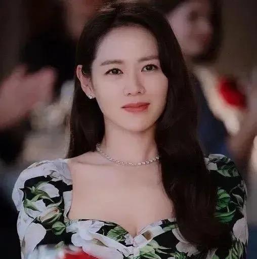 孙艺珍现场让导演下不来台，还说学了很久的舞蹈被剪了， 说自己的角色不重要、电影全