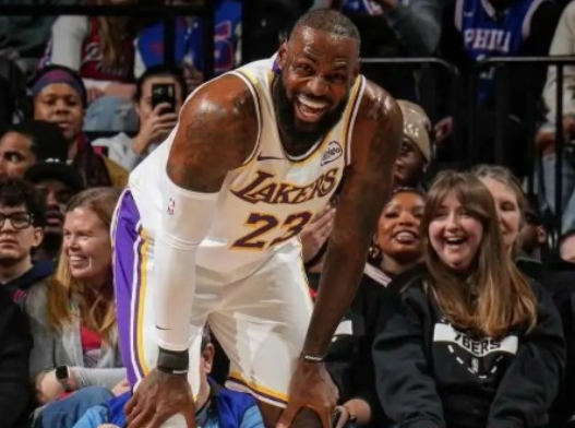 西部全明星替补名单一出，全网炸锅！阿夫迪亚压哨入选，霍姆格伦靠2.0盖帽硬生生挤