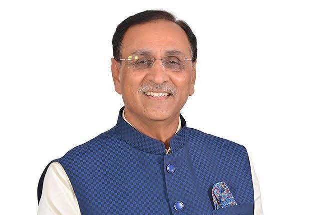据报道，前古吉拉特邦首席部长维贾伊·鲁帕尼 (Vijay Rupani) 也在今