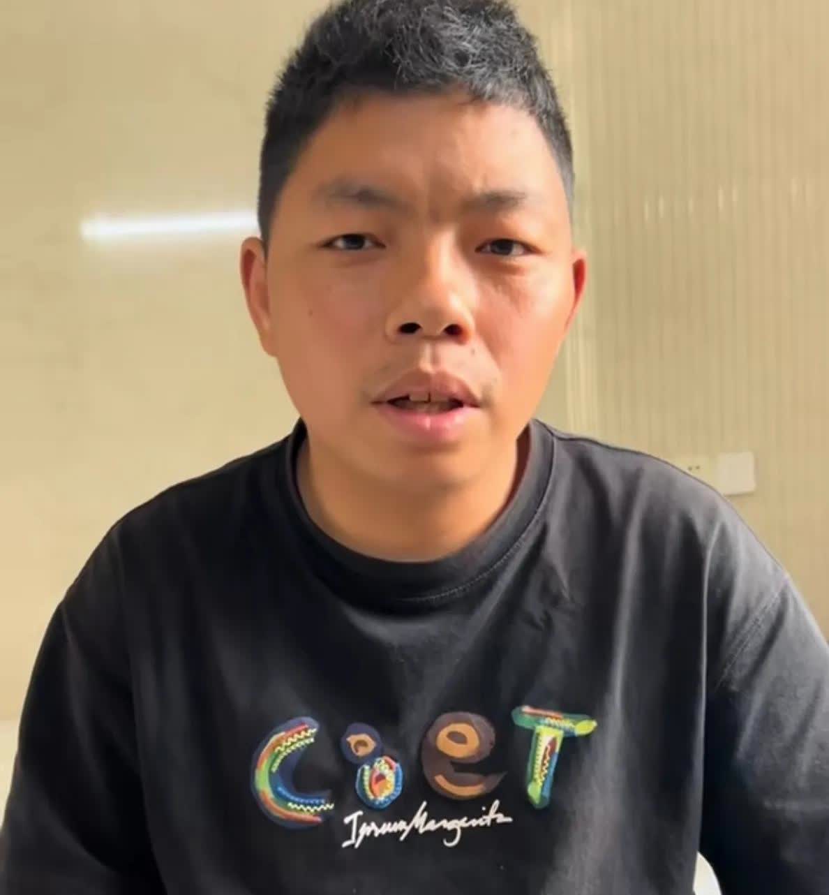 二拉拉娄娄的一顿骚操作，把二拉拉的相亲对象定格成骗子的骗婚，结果引起了他们粉丝对