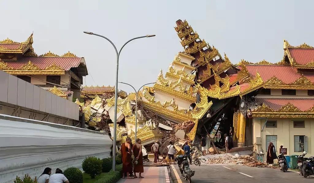 仔细琢磨了一下！
幸亏缅甸跟我们关系不错，发生了这么大地震，我们第一时间就派出了