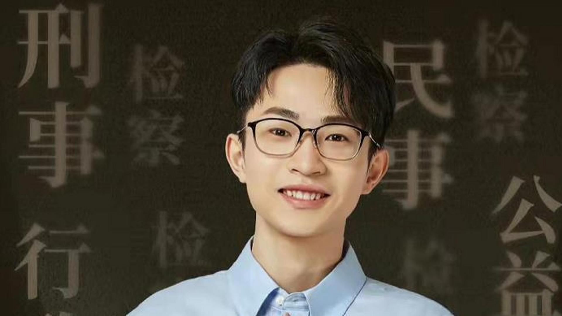 当‘一键三连’遭遇信任危机：顶流博主的成长之痛