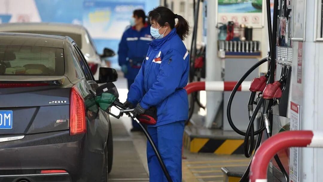 油价或重返6元时代；汽车以旧换新申请量破830万；新款坦克400预售；极氪8X谍照再曝光；埃尚首款车