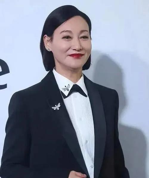 惠英红：从“打女”到华表影后的破茧蝶变
65岁惠英红凭《我爱你！》斩获华表影后，