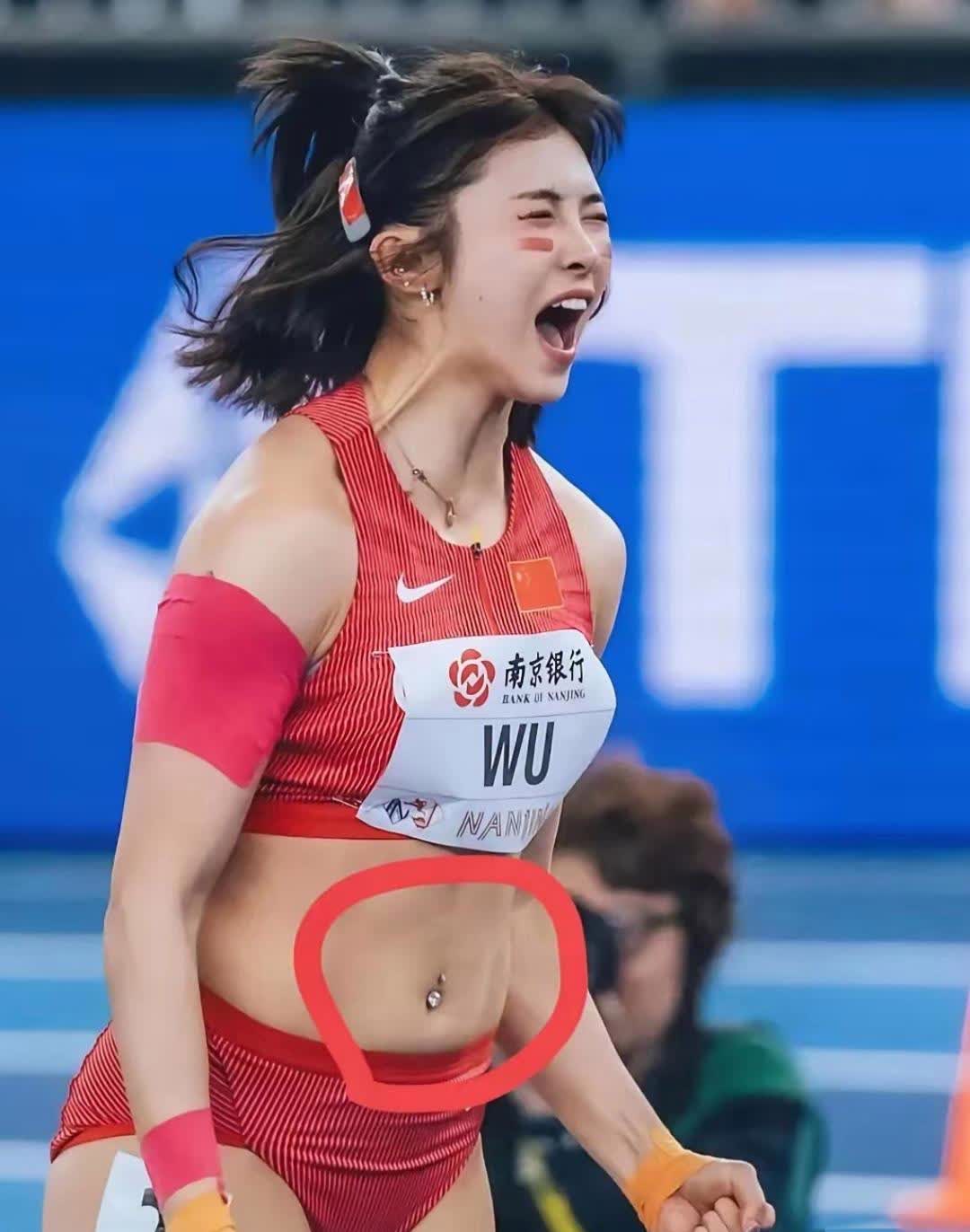 我曾经怀疑吴艳妮是在追求流量。
也曾想过吴艳妮是想博个知名度，
真是没想到啊