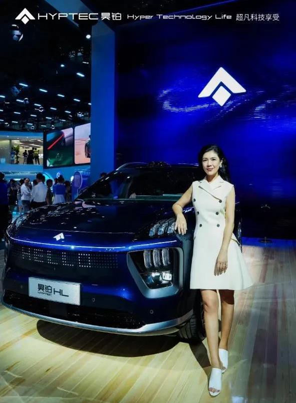 这就是赤裸裸的现实！
油车30万：使用10年，油费10万，卖5万！
纯电车30万