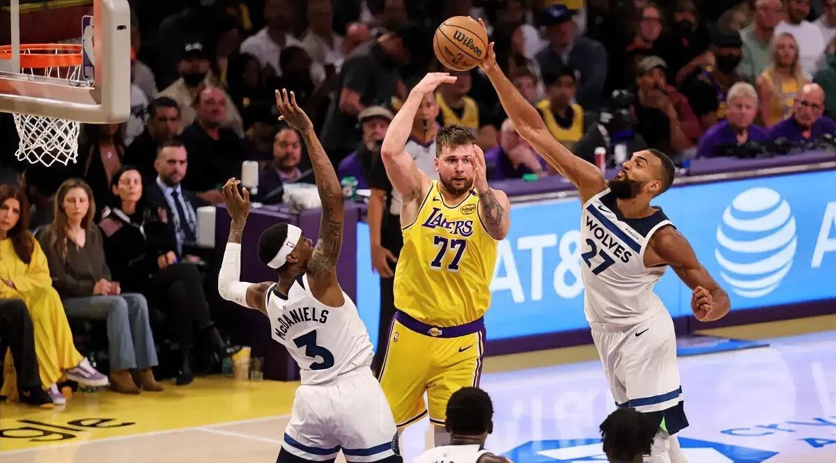 NBA又一疯狂的三方交易构想在网络上疯狂刷屏——《体育画报》的老鹰记者脑洞大开，