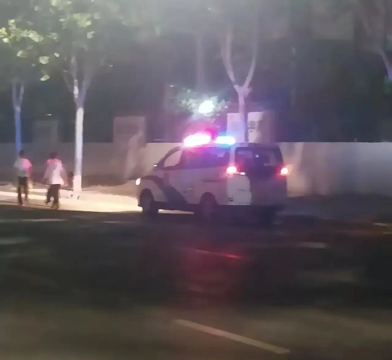 孩子高考考了高分，没等来录取通知书，却等来了110，这就是乐极生悲。
这两天是
