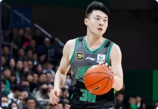 说实话辽宁男篮的鄢手骐就是属于那种“又香又臭”的球员，既可以连续几场状态低迷，但