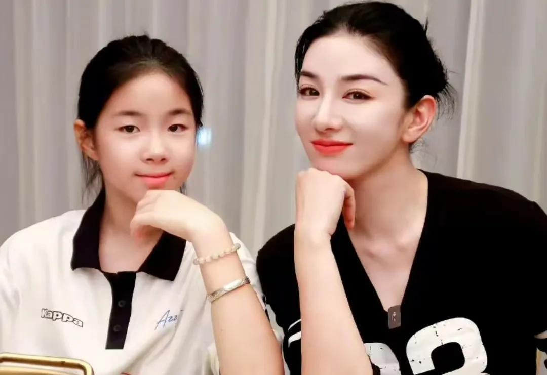 知不知道黄奕女儿要是真的去SM签约会怎么样？
 签上了就是十年八年的 ，违约金高