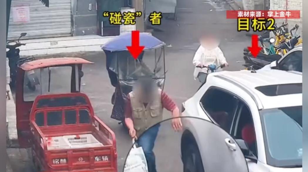 “必须盐城！”成都，一位大爷在车转弯时突然凑上来，把脚伸到了车轮下，司机还没反应