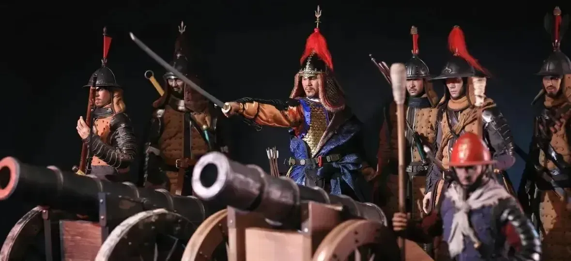 李自成打不过清军，正好说明，李自成太弱，清军太强。
李自成的基干很弱，就那么几个