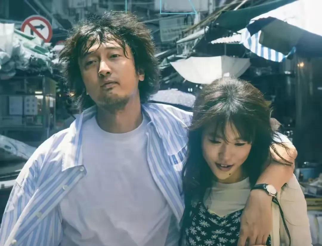 窦靖童演电影啦！因为妈妈是王菲，窦靖童有了这么好的资源。如果不是王菲，按照窦靖童