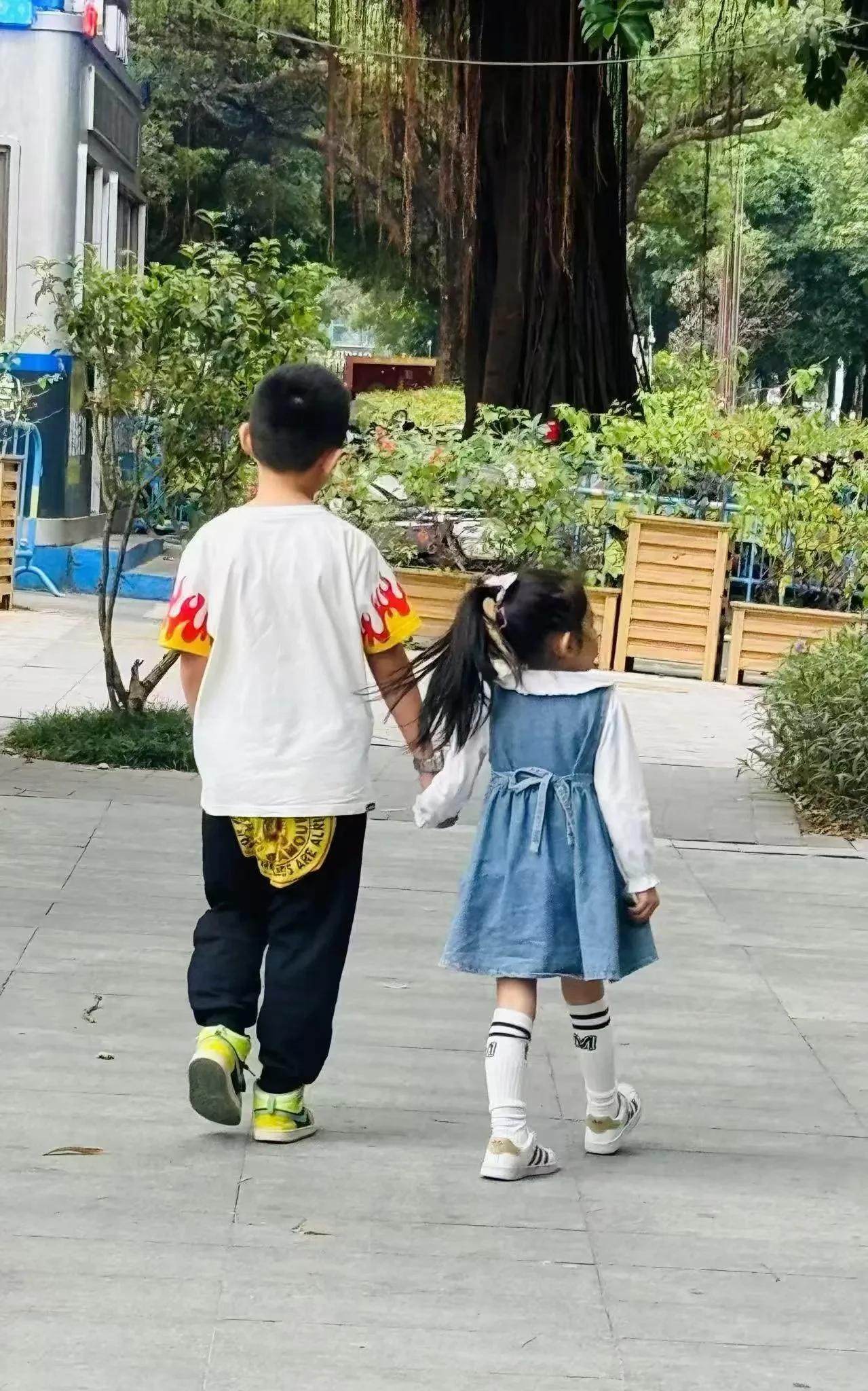 今年终于看到了人口下降得好厉害，连深圳这样的一线城市都那么明显。
以前看到网上说