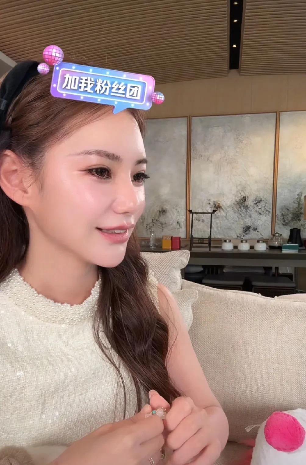 汪小菲老婆马筱梅顺利开播！
马筱梅去年十月份就有了自己的直播账号，本来说过完年就