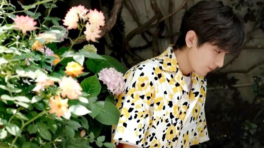 哥，你咋又穿着短裤出街啦？