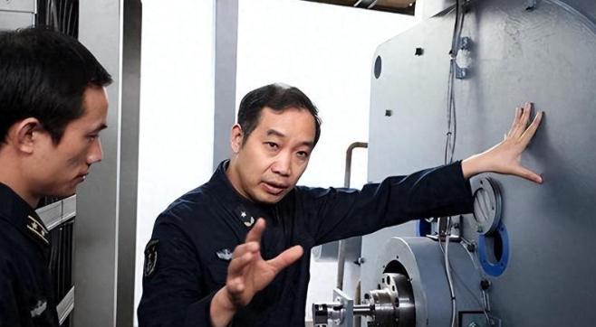 马伟明院士猜对了，百亿核航母变成烂尾工程！中国教授7年前竟然预言了美国福特级航母