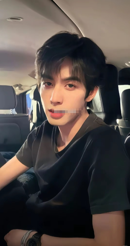 有些人，
真的是老天爷喂饭吃，
不信你看宋威龙。
​初中毕业，没蹲过大学，没有任