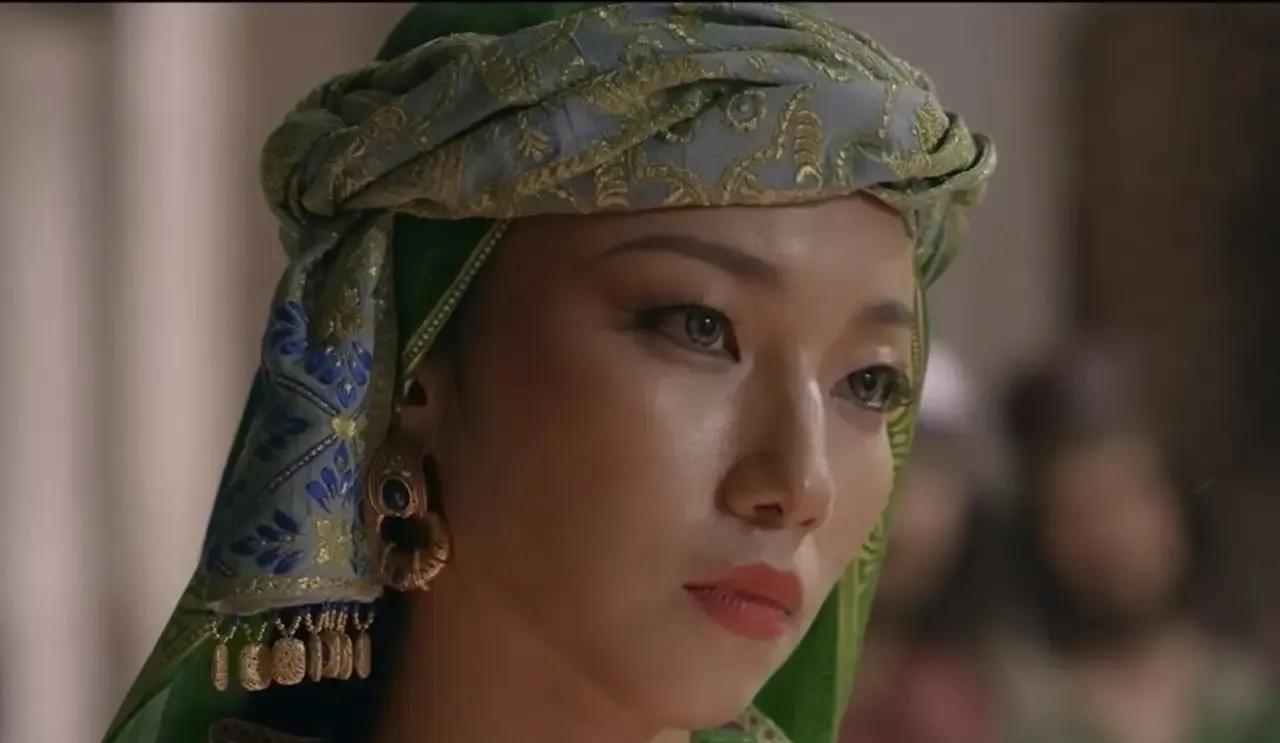 她会选择读上戏，会不会是因为凭那179分，她只能胜任这份208的工作？毕竟这份工